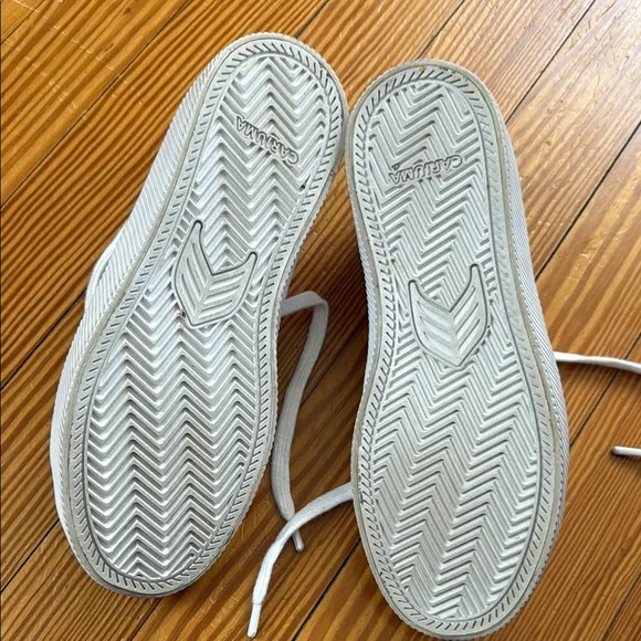 Cariuma Salvas White and Black leather Sneakers, 6.5 - Picture 8 of 9